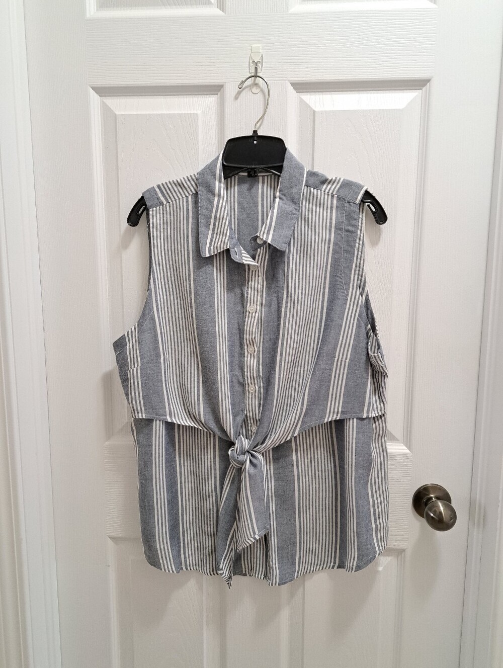 Melanie Lyne Striped Tie-Front Sleeveless Blouse Blue White Size 16 Rayon Summer